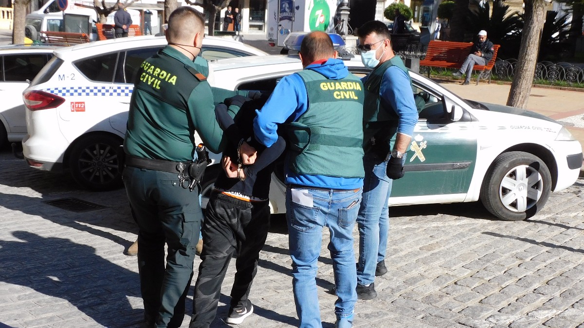 Marroquí detenido por la policía. Guardia Civil