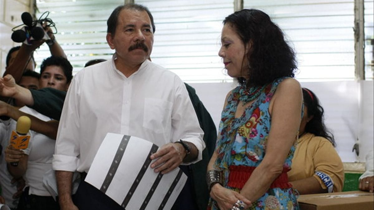 Nicaragua retira a su embajador en Panamá tras la oferta de nacionalidad a opositores desterrados
