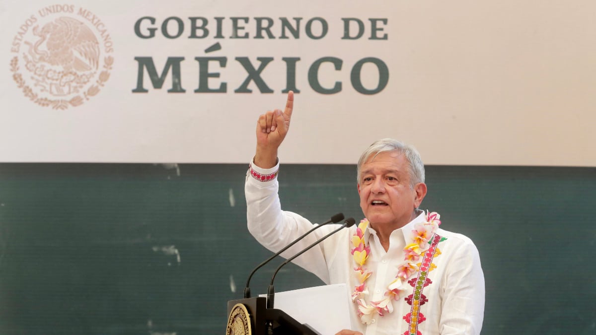 López Obrador y su alianza con los militares mexicanos: permite que adjudiquen contratos sin licitación a empresas sospechosas