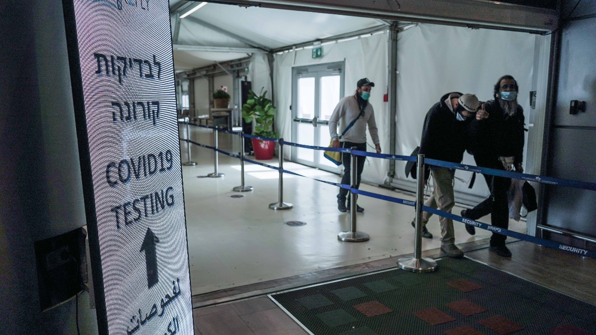 Tests de covid en el aeropuerto Ben Gurion de Israel. EUROPA PRESS