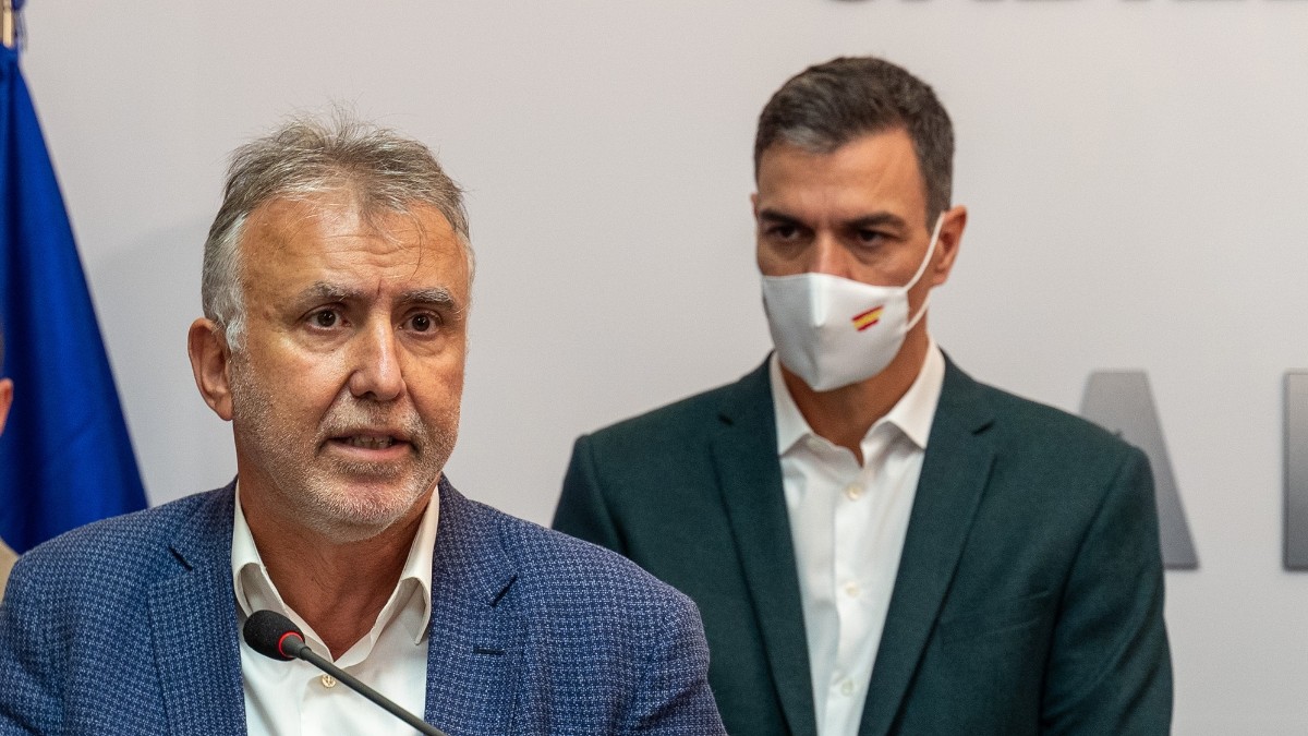 El presidente del gobierno de Canarias, Ángel Víctor Torres y el presidente del Gobierno, Pedro Sánchez. EUROPA PRESS