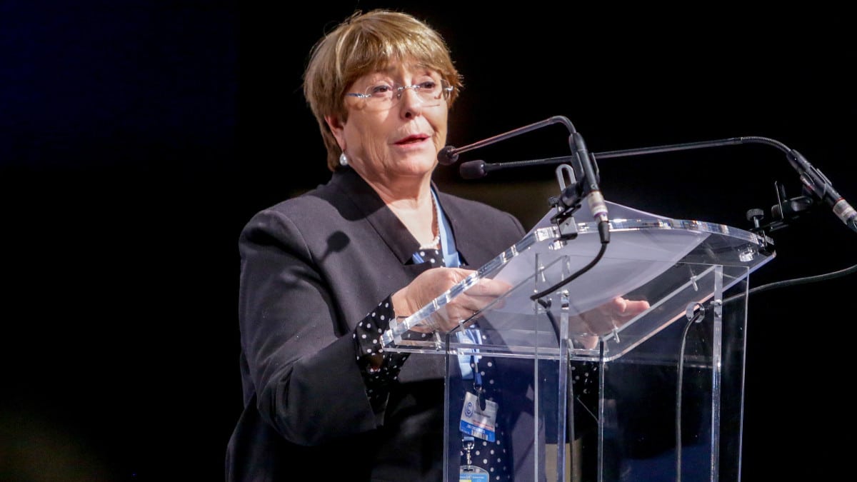 Bachelet apoya la creación de una nueva Constitución en Chile y alaba al izquierdista Boric
