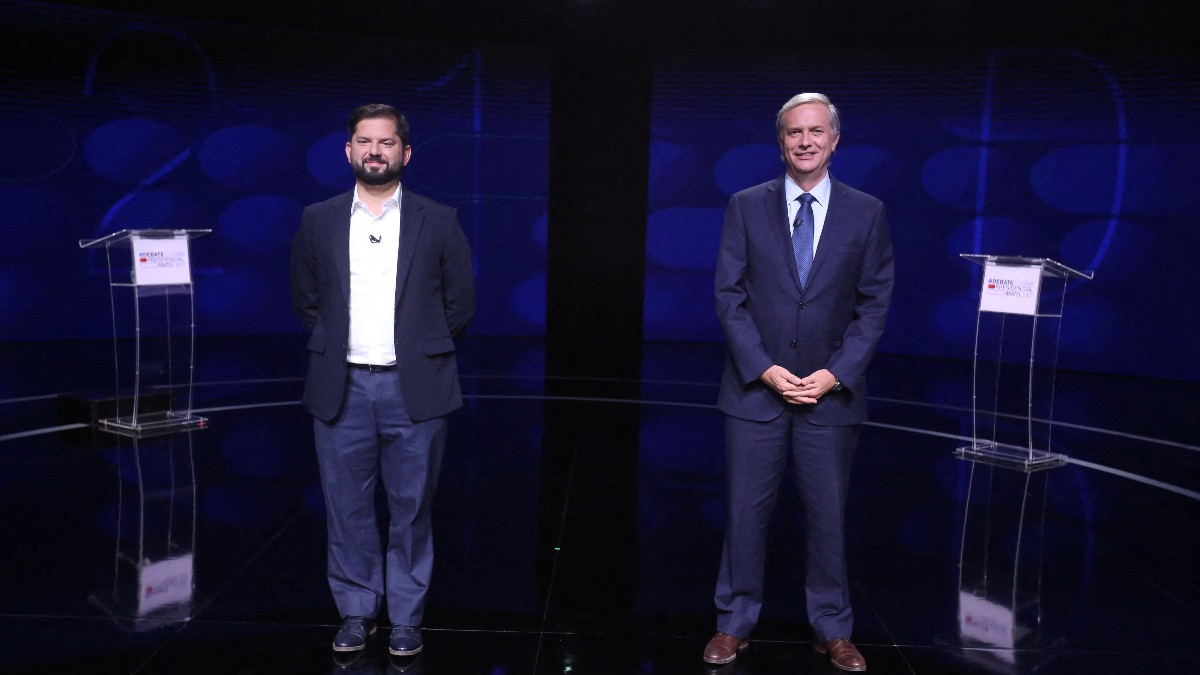 El segundo debate presidencial confirma que Chile escogerá entre dos tipos de liderazgo: el estadista Kast o el ‘bully’ Boric