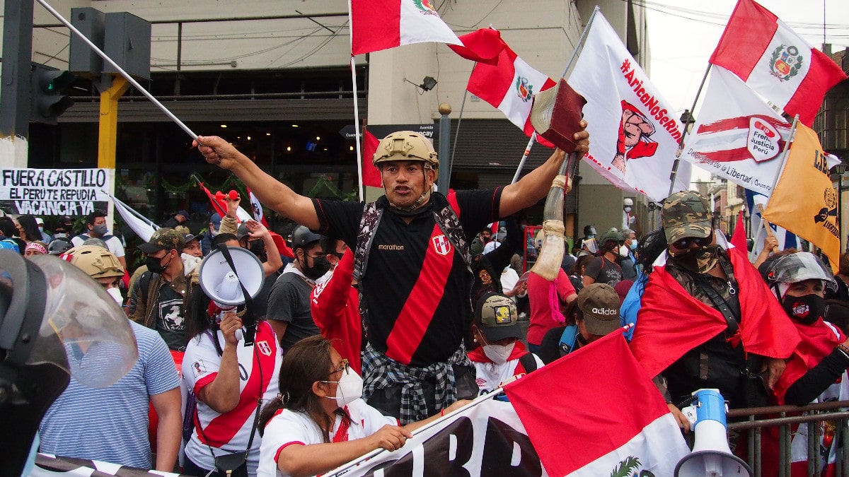 Perú cierra el año de su Bicentenario con el comunista Castillo en la presidencia y al borde del abismo