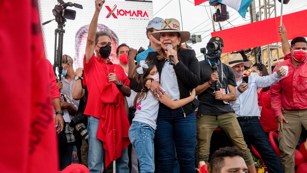 Xiomara Castro, una copia idéntica de Chávez: busca sustituir los poderes públicos por asambleas populares