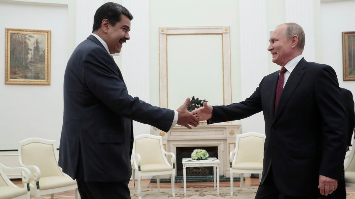 Nicolás Maduro y Vladimir Putin durante una reunión en Moscú, Rusia. REUTERS