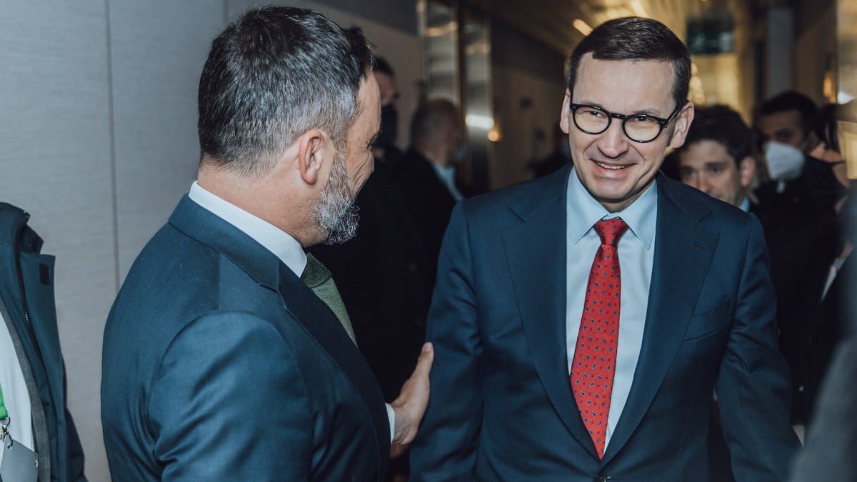 El líder de VOX, Santiago Abascal, y el primer ministro polaco, Mateusz Morawiecki