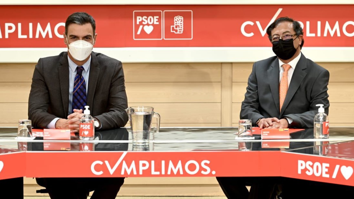 El presidente del Gobierno, Pedro Sánchez, recibe al candidato colombiano Gustavo Petro. TWITTER PSOE