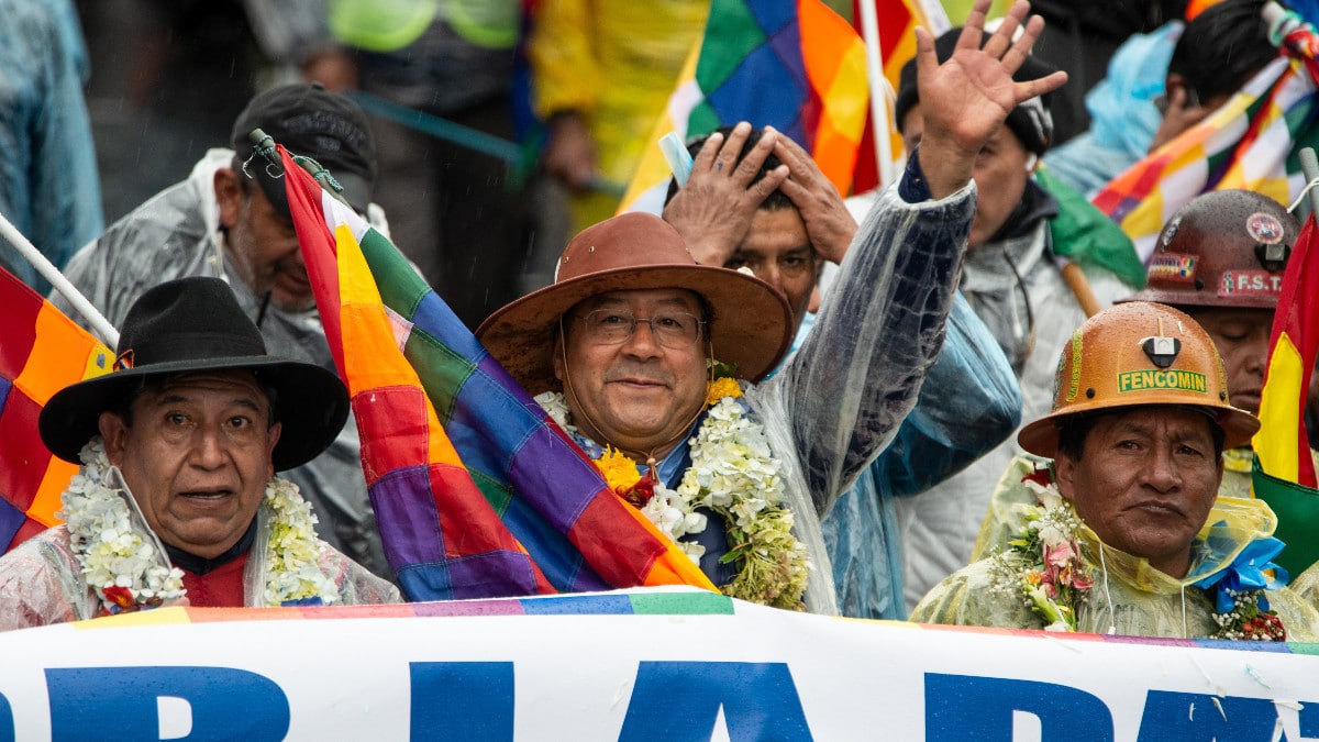 Arce evidencia su naufragio durante su discurso por el nacimiento del Estado Plurinacional boliviano