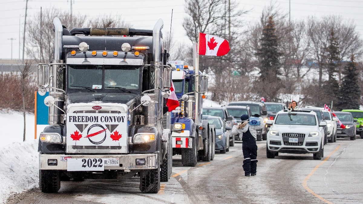 Histórico despliegue de 50.000 camioneros canadienses hacia Ottawa para protestar por los mandatos vacunales
