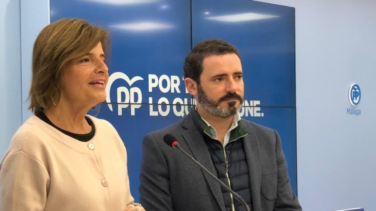 La vicepresidenta primera del Parlamento andaluz (PP) lidera la creación de un lobby antitaurino y anticaza