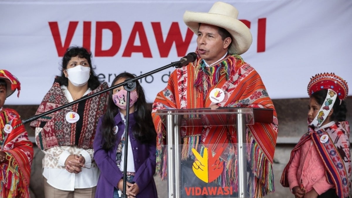 El 69% de los peruanos, a favor de que Castillo sea investigado por corrupción mientras ejerce la presidencia
