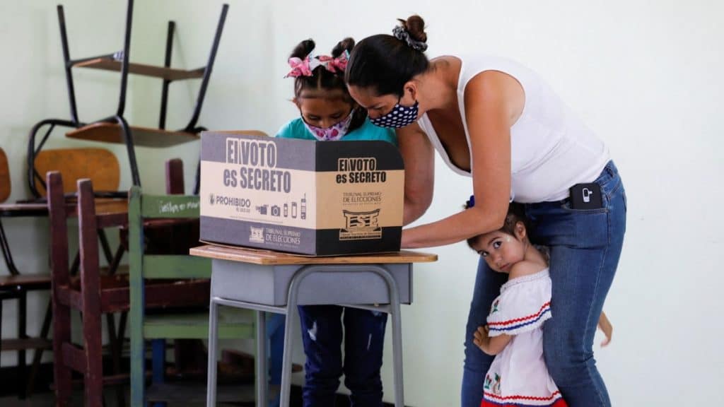Elecciones en Costa Rica. Reuters
