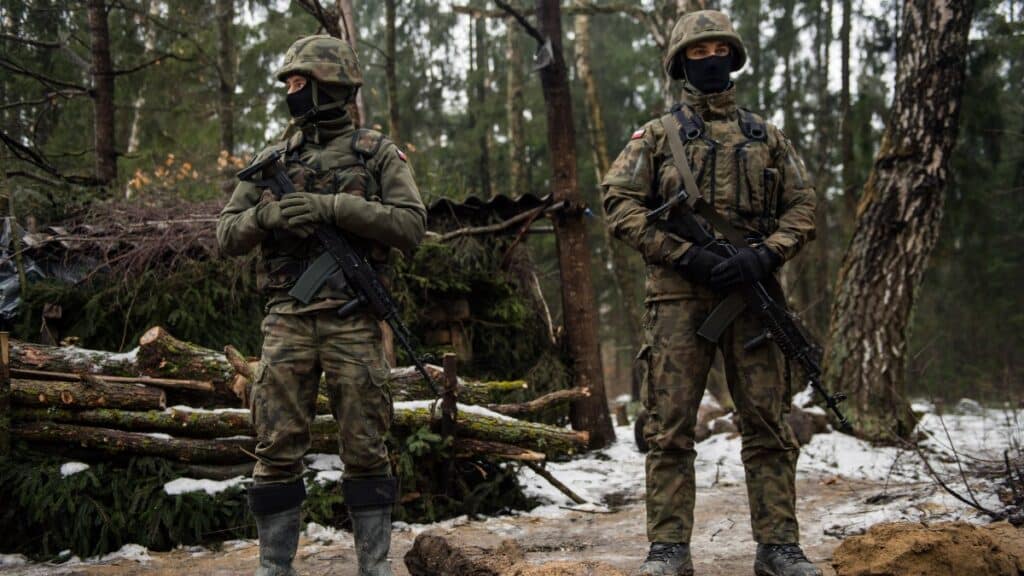 Fuerzas polacas desplegadas en la frontera con Bielorrusia en el marco de la avalancha migratoria