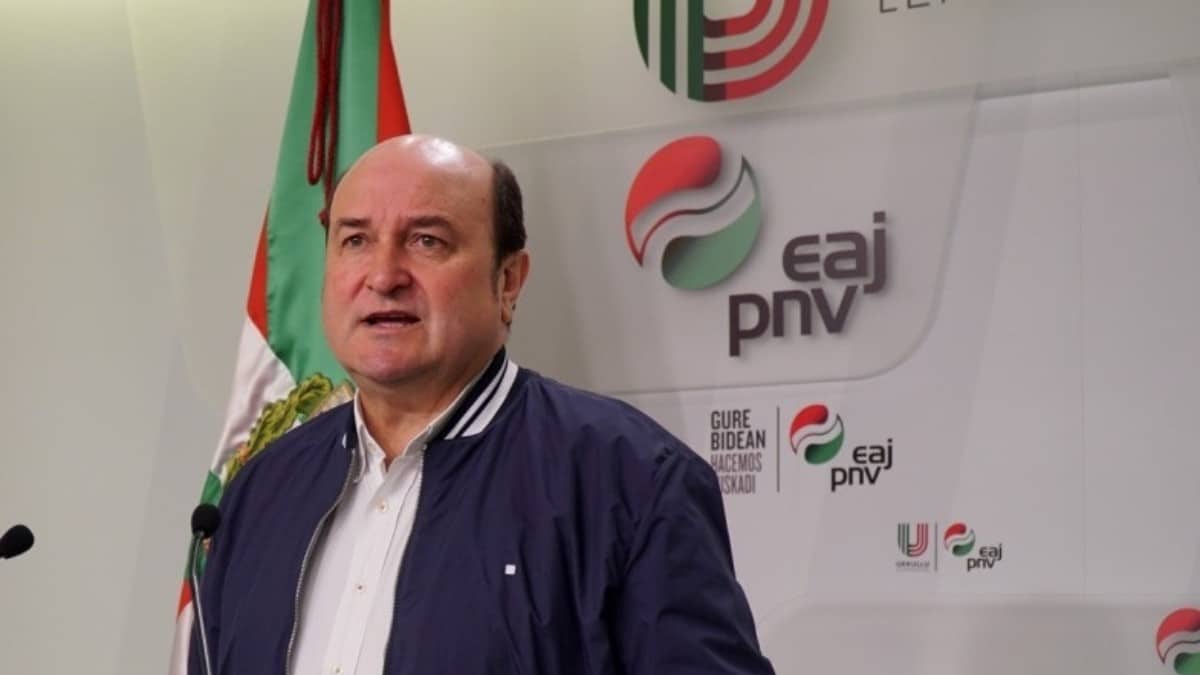 El presidente del PNV llama a los vascos a reivindicar su «derecho» a construirse como «nación»