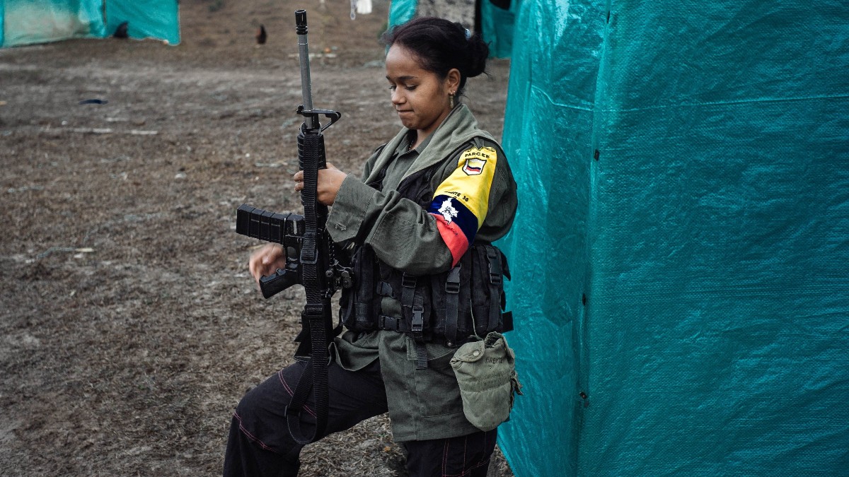 Una guerrillera de las Fuerzas Armadas Revolucionarias de Colombia (FARC). Europa Press