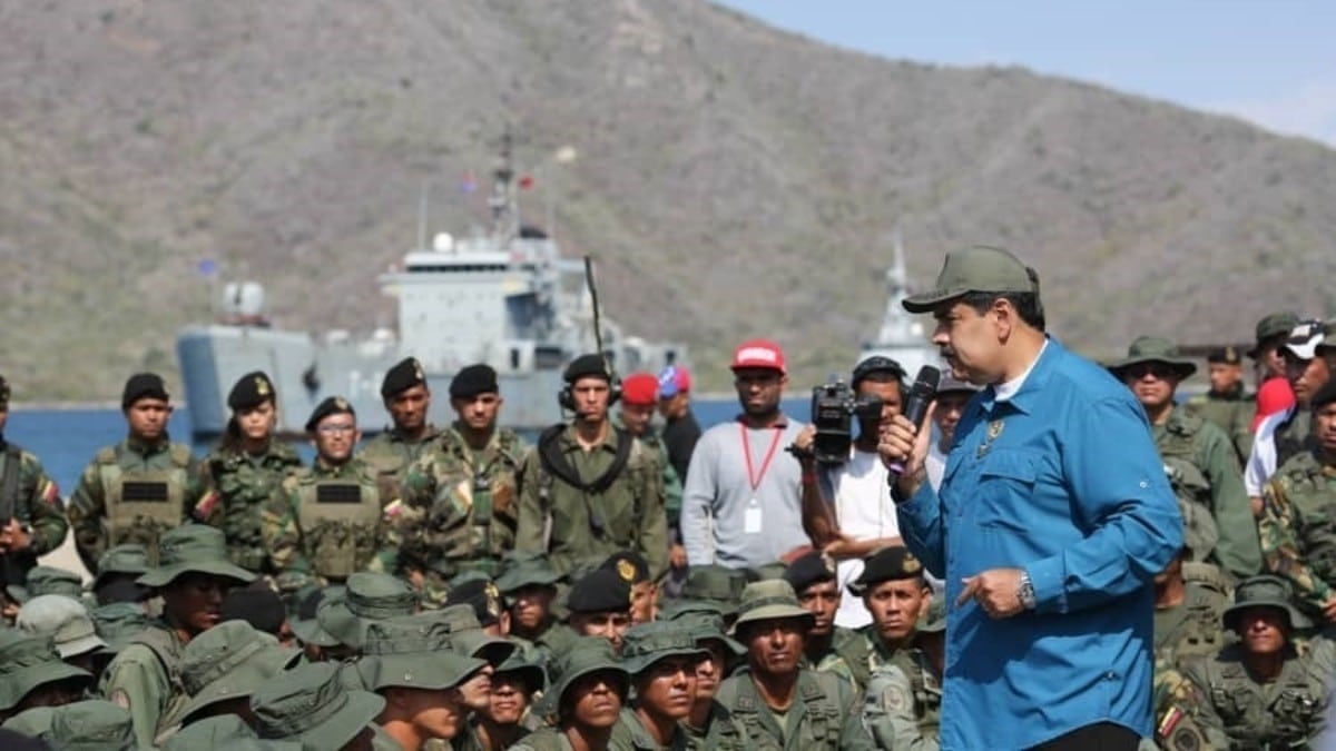 Nicolás Maduro junto a militares del Ejército venezolano. Europa Press