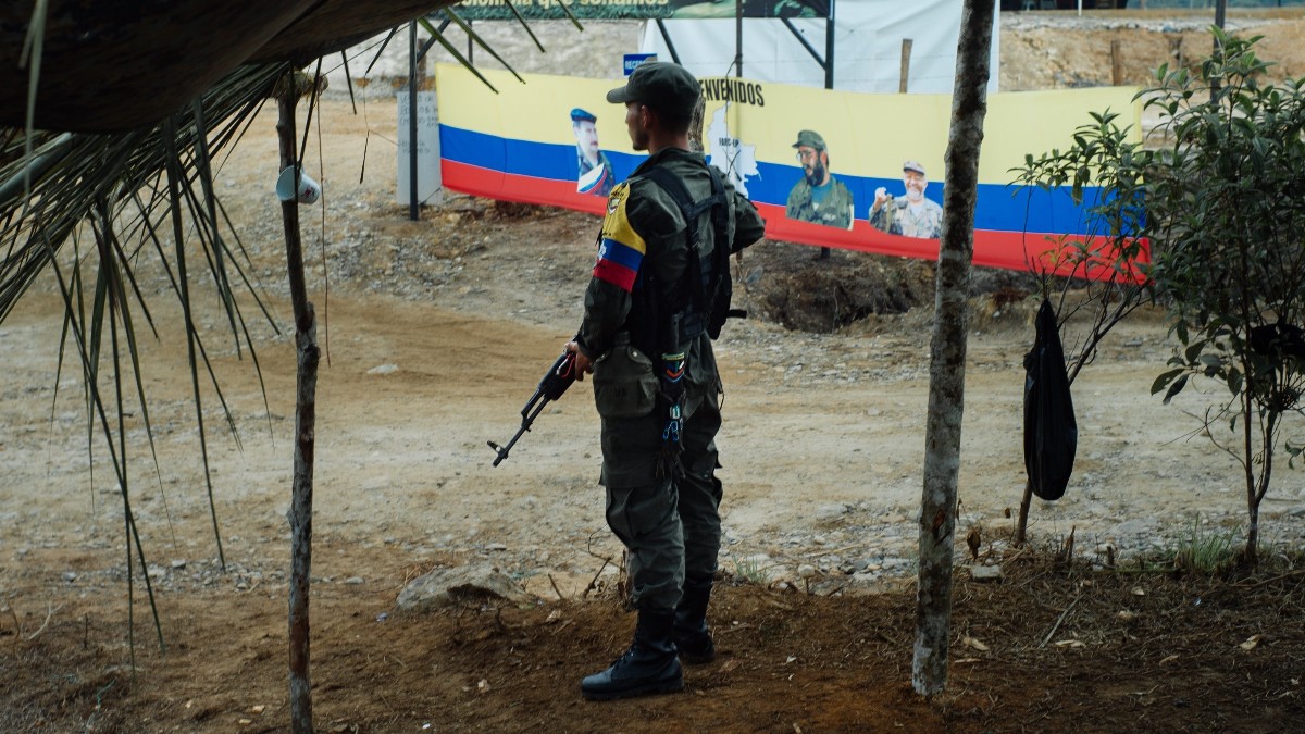 Un guerrillero de las Fuerzas Armadas Revolucionarias de Colombia (FARC). Europa Press