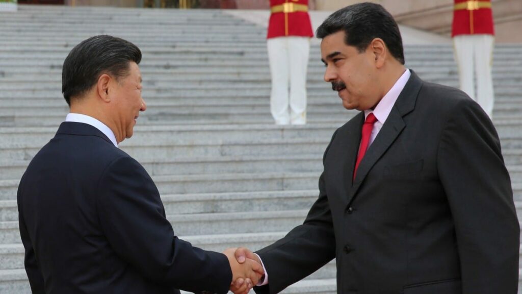 El tirano venezolano Nicolás Maduro y el presidente de China Xi Jinping. Reuters