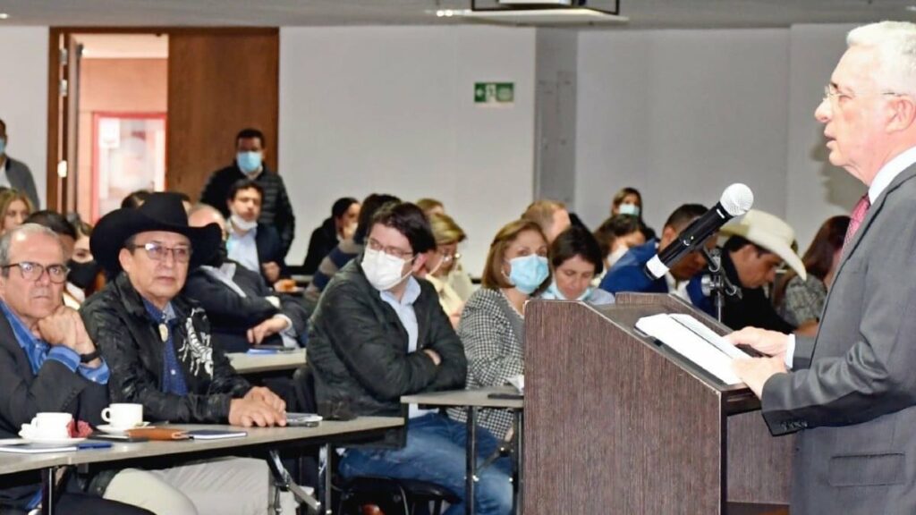 Centro Democrático convoca una consulta para que sus militantes elijan