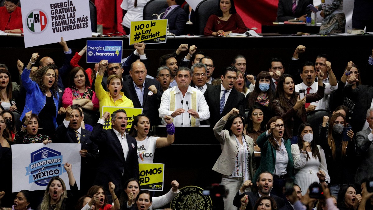 Opositores en la Cámara de Diputados de México. Reuters