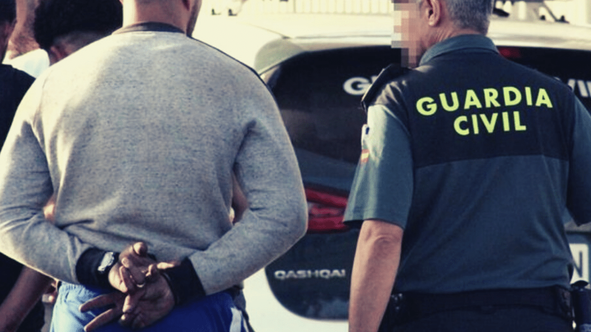 La Fiscalía solicita la expulsión de España de dos inmigrantes magrebíes acusados de delitos graves