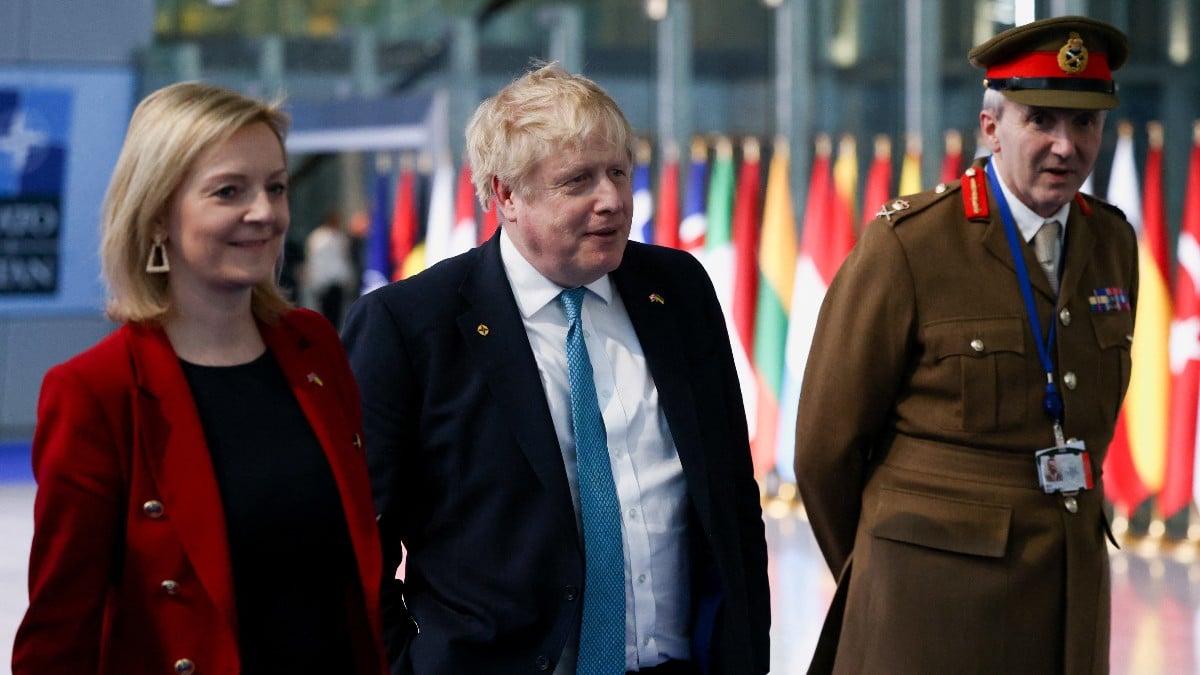 La ministra británica de Exteriores, Lizz Truss, junto al primer ministro británico, Boris Johnson. Europa Press