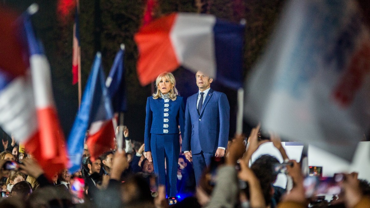 Emmanuel Macron y su mujer, Briggitte, celebran los resultados de las elecciones en Francia. Europa Press