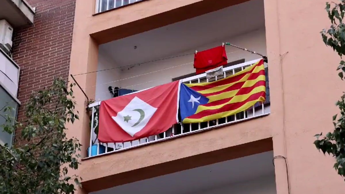 Banderas en El Vendrell, Tarragona. VOX Cataluña