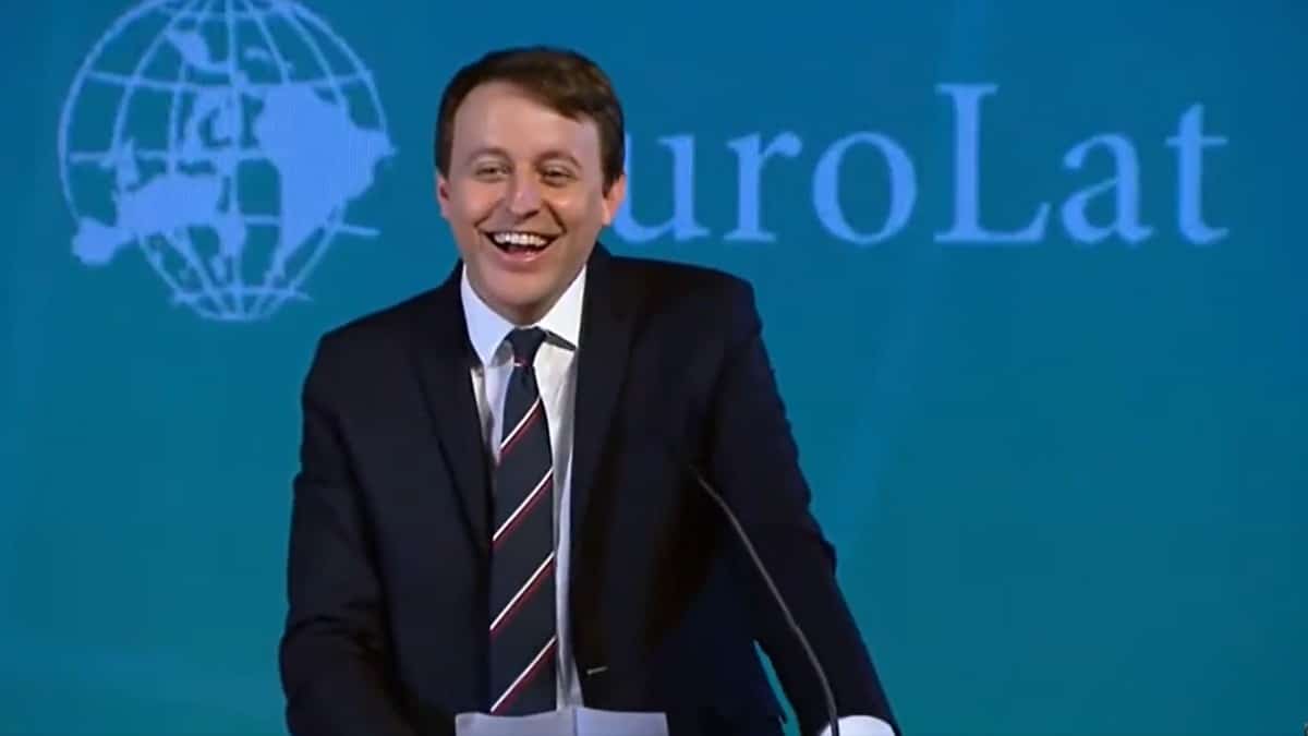 El copresidente de EuroLat, el socialista Javi López, en su presentación de Cristina Kirchner.