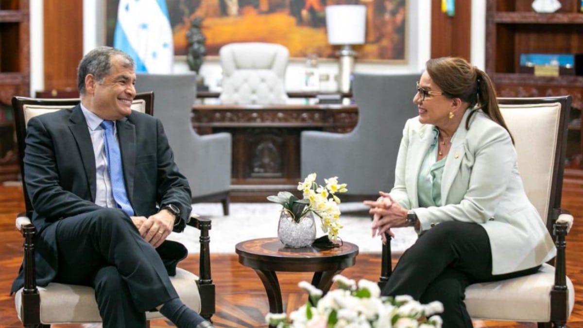 El prófugo Rafael Correa, nuevo asesor político de la presidenta izquierdista Xiomara Castro
