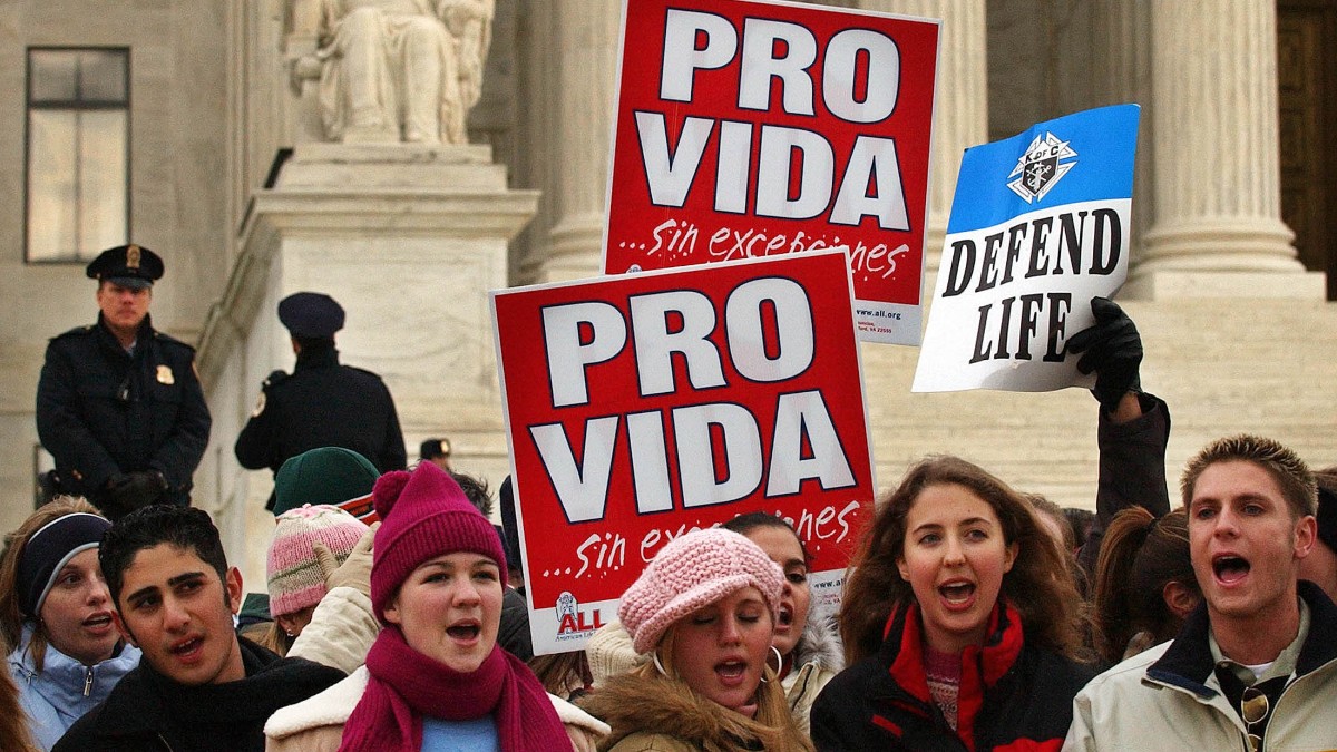 La Corte Suprema de EEUU se inclina por derogar la sentencia que en 1973 abrió las puertas al ‘derecho’ al aborto