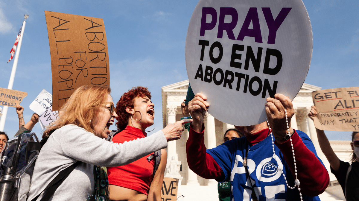 Bill Gates, Soros, Amnistía Internacional… el globalismo desata su ira ante el borrador de la Corte Suprema de EEUU sobre el aborto