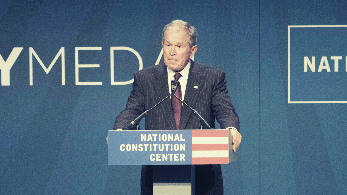 El expresidente de EEUU George W. Bush condena la invasión ‘injustificable’… de Irak