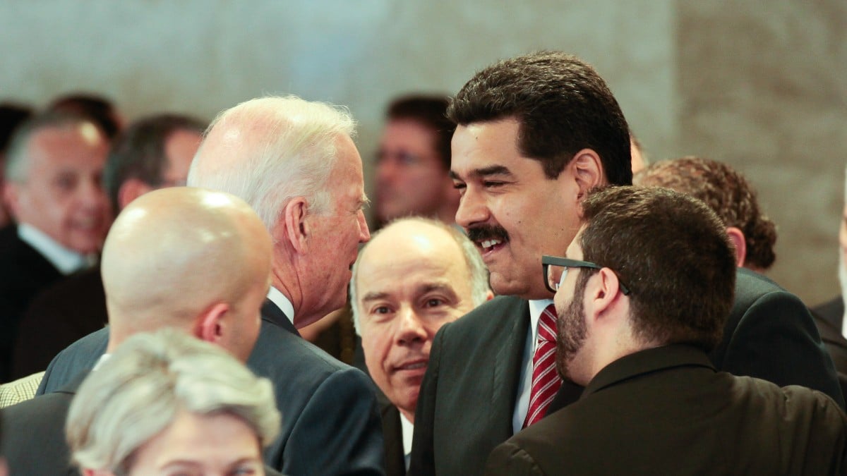 El presidente de Estados Unidos, Joe Biden, con Nicolás Maduro. Reuters