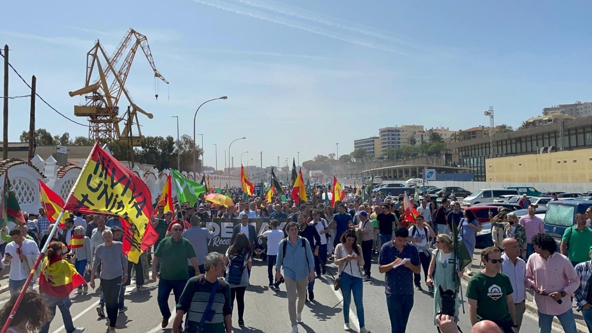 Manifestación de VOX y Solidaridad en defensa de los trabajadores en Cádiz.