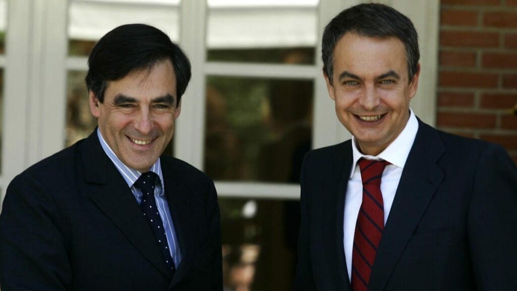 El exprimer ministro francés, François Fillon, con el expresidente Zapatero. Europa Press