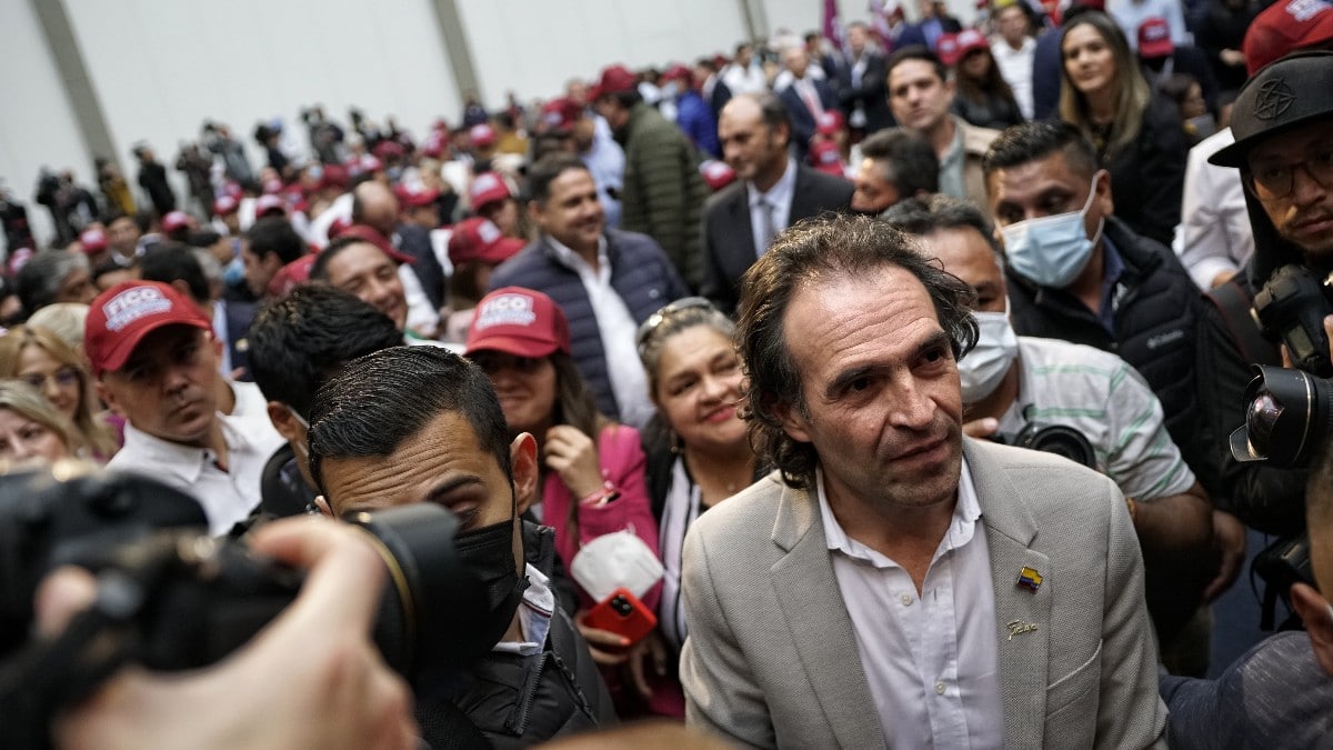 Elecciones en Colombia: Fico Gutiérrez se da un baño de masas en sus actos de campaña
