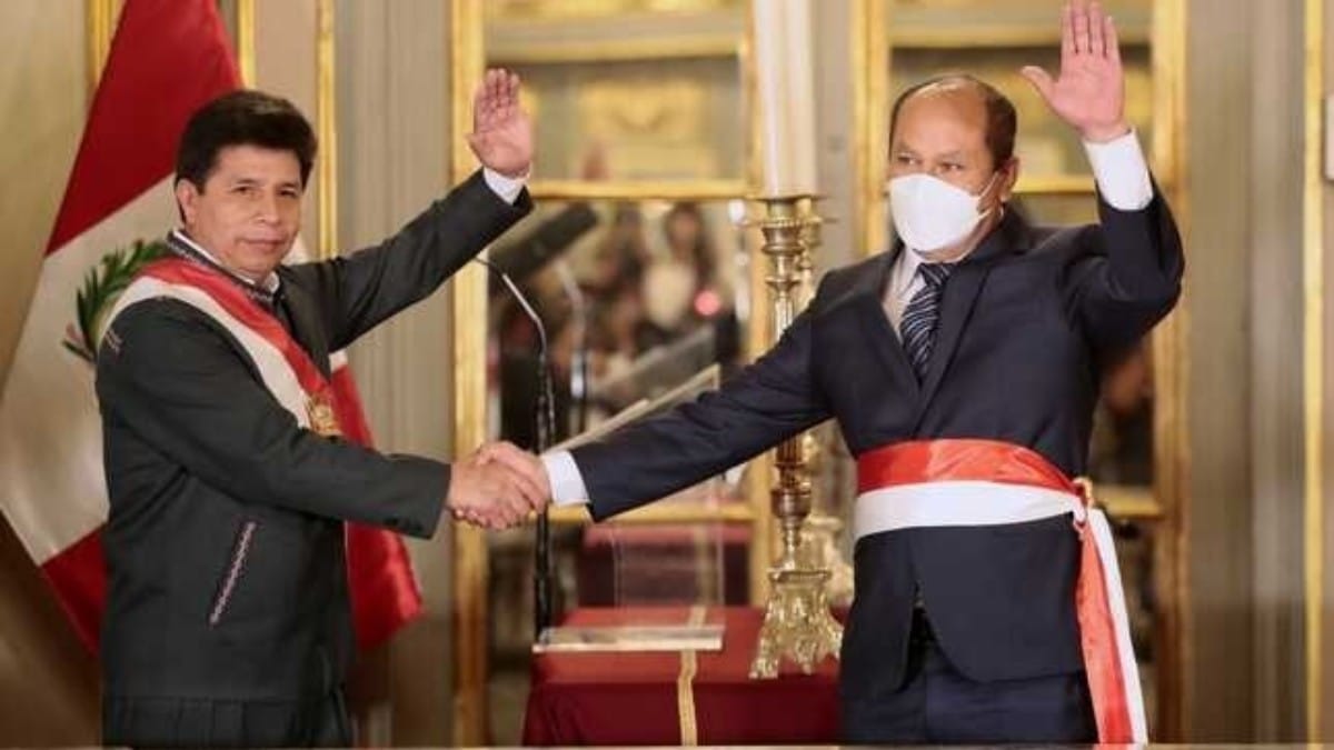 El presidente de Perú, Pedro Castillo ratifica como ministro de Transportes y Comunicaciones a Juan Francisco Silva.