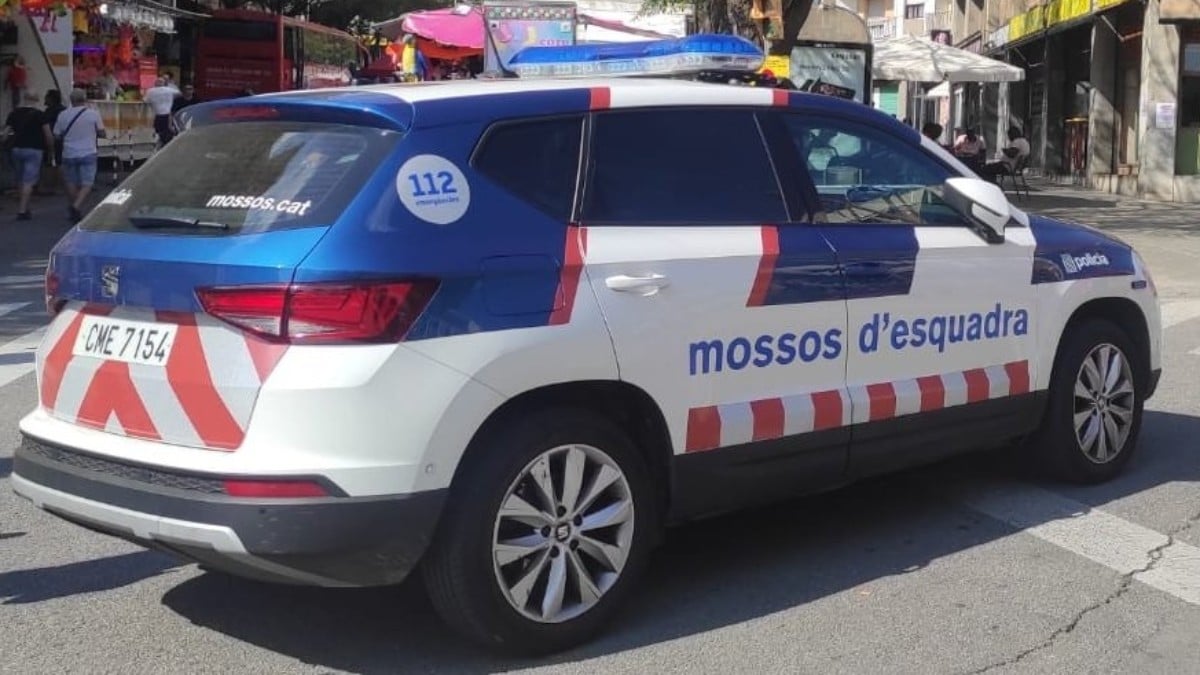 Los mossos investigan el robo de un reloj en Barcelona.
