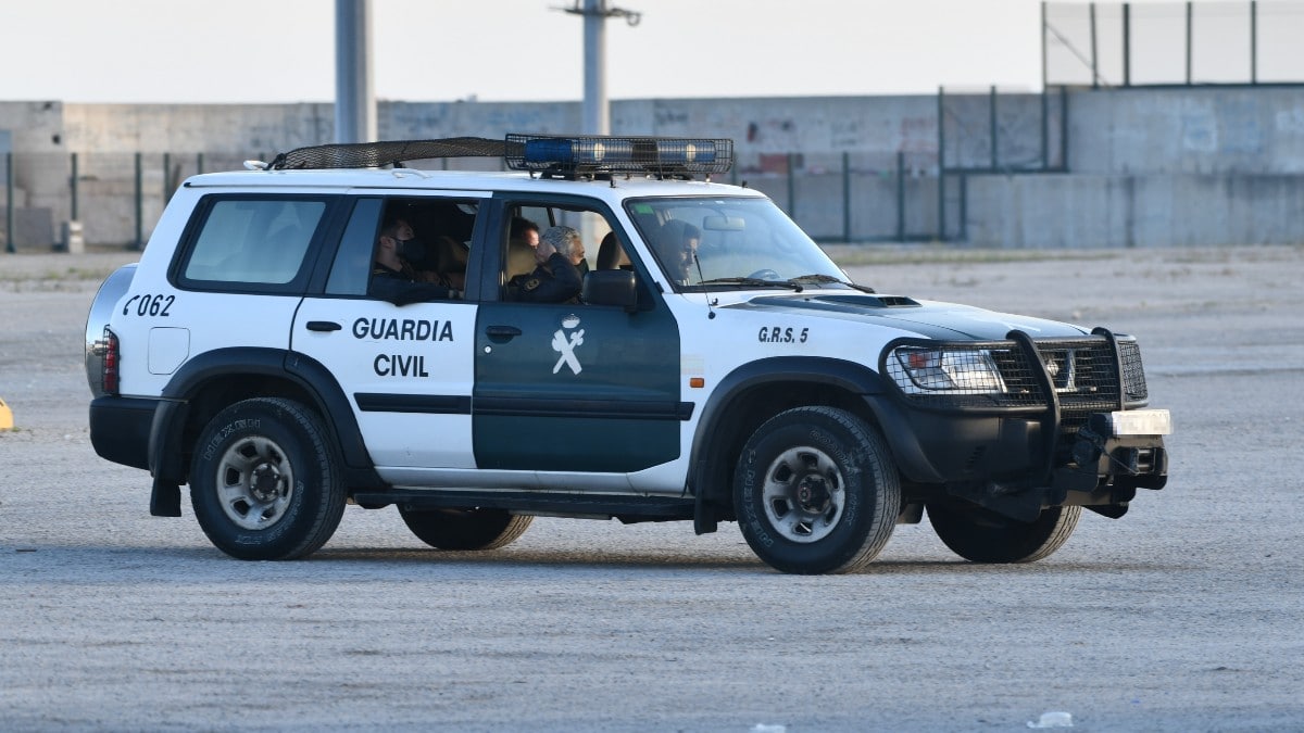 Imagen de archivo de un vehículo de la Guardia Civil durante un dispositivo en la zona portuaria de Ceuta. Europa Press
