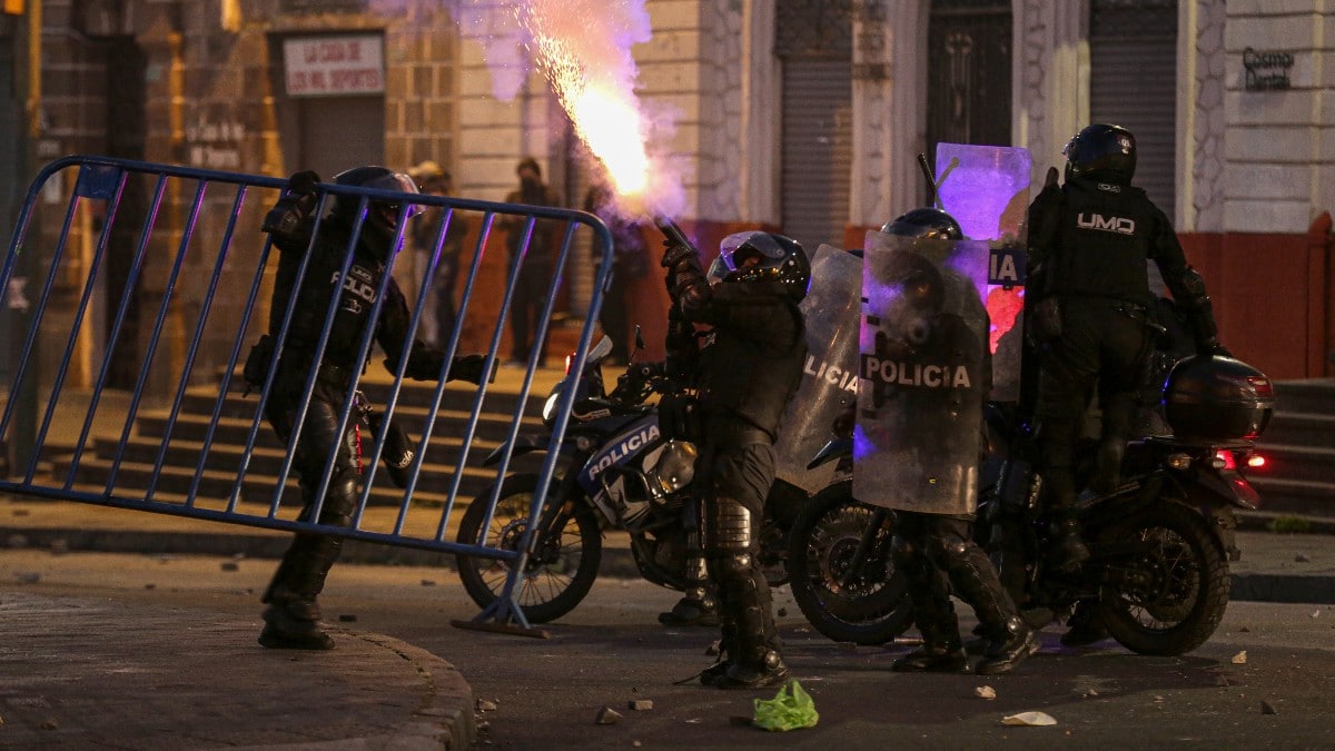 Policía de Ecuador en la capital, Quito, durante las protestas de la CONAIE. Europa Press