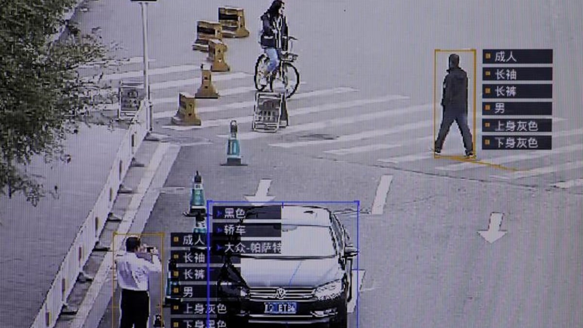 El software de vigilancia SenseTime que identifica detalles sobre personas y vehículos en China. Reuters