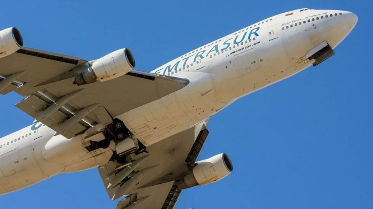 Prohíben salir de Argentina a los tripulantes del avión venezolano-iraní retenido