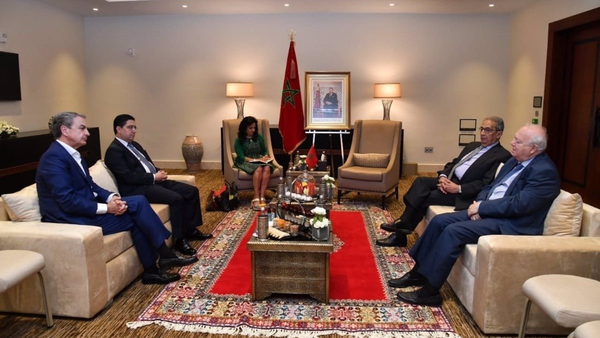 Zapatero y Moratinos visitan al ministro de Exteriores marroquí