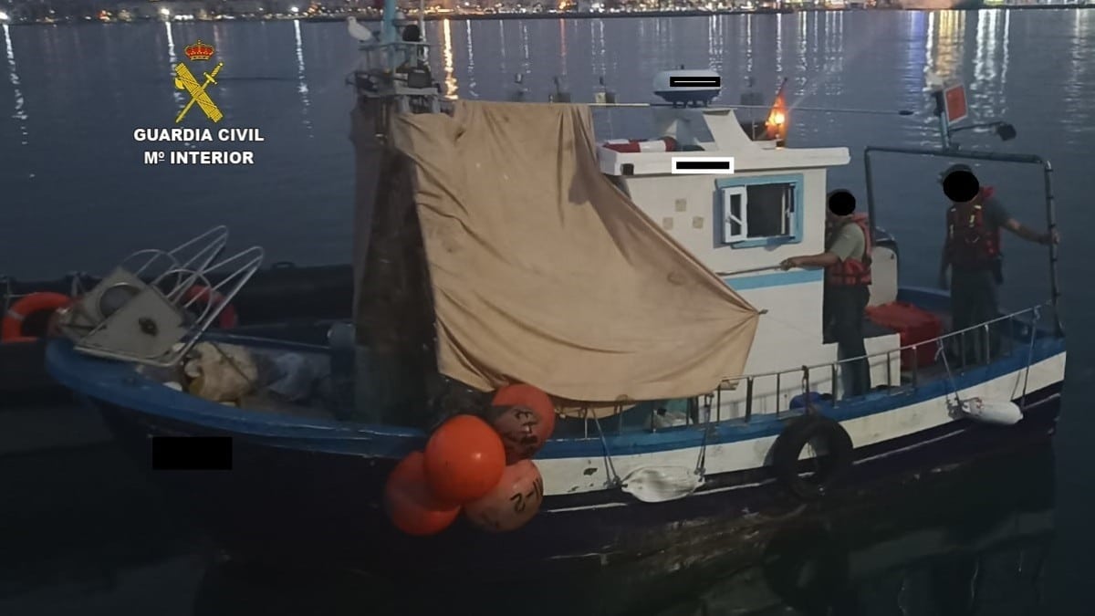 Embarcación utilizada por los traficantes marroquíes. Guardia Cicil