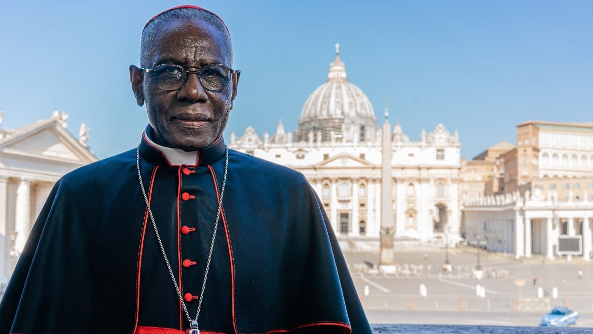 El cardenal Robert Sarah: el Papa que no nos merecemos