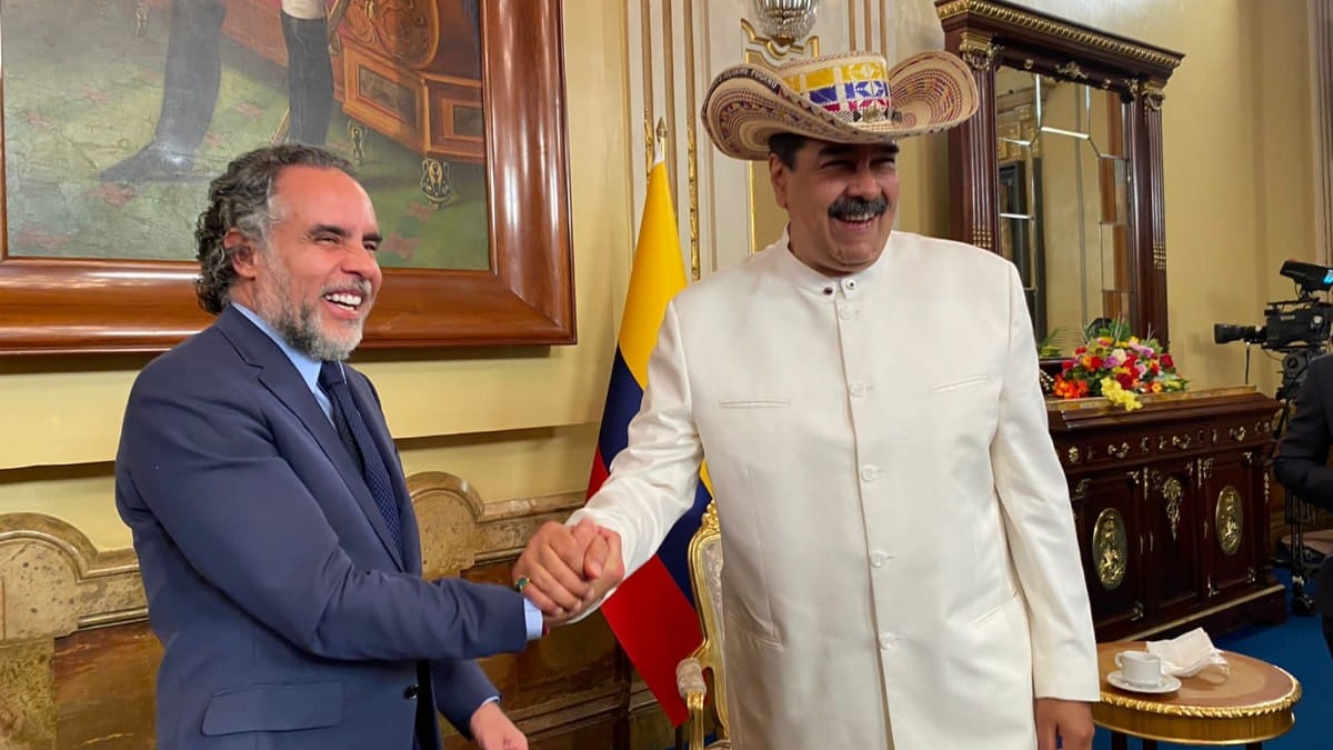 Petro blanquea a Maduro y prevé reunirse con él en octubre