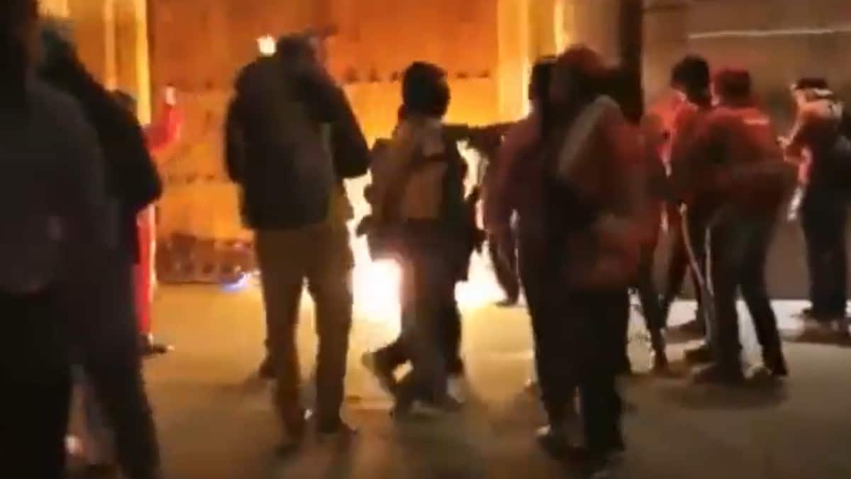 Un grupo de mujeres proaborto intenta quemar la Catedral Primada de Bogotá
