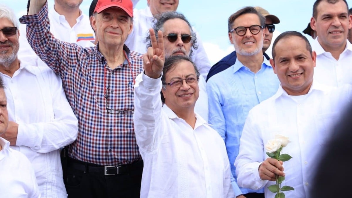 Petro reabre la frontera de Colombia con Venezuela tras siete años